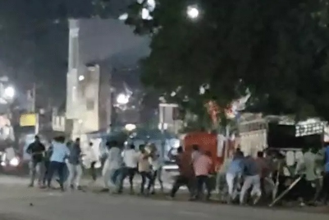 शाजापुर जिले मक्सी में दो पक्षों के बीच फायरिंग और पथराव
