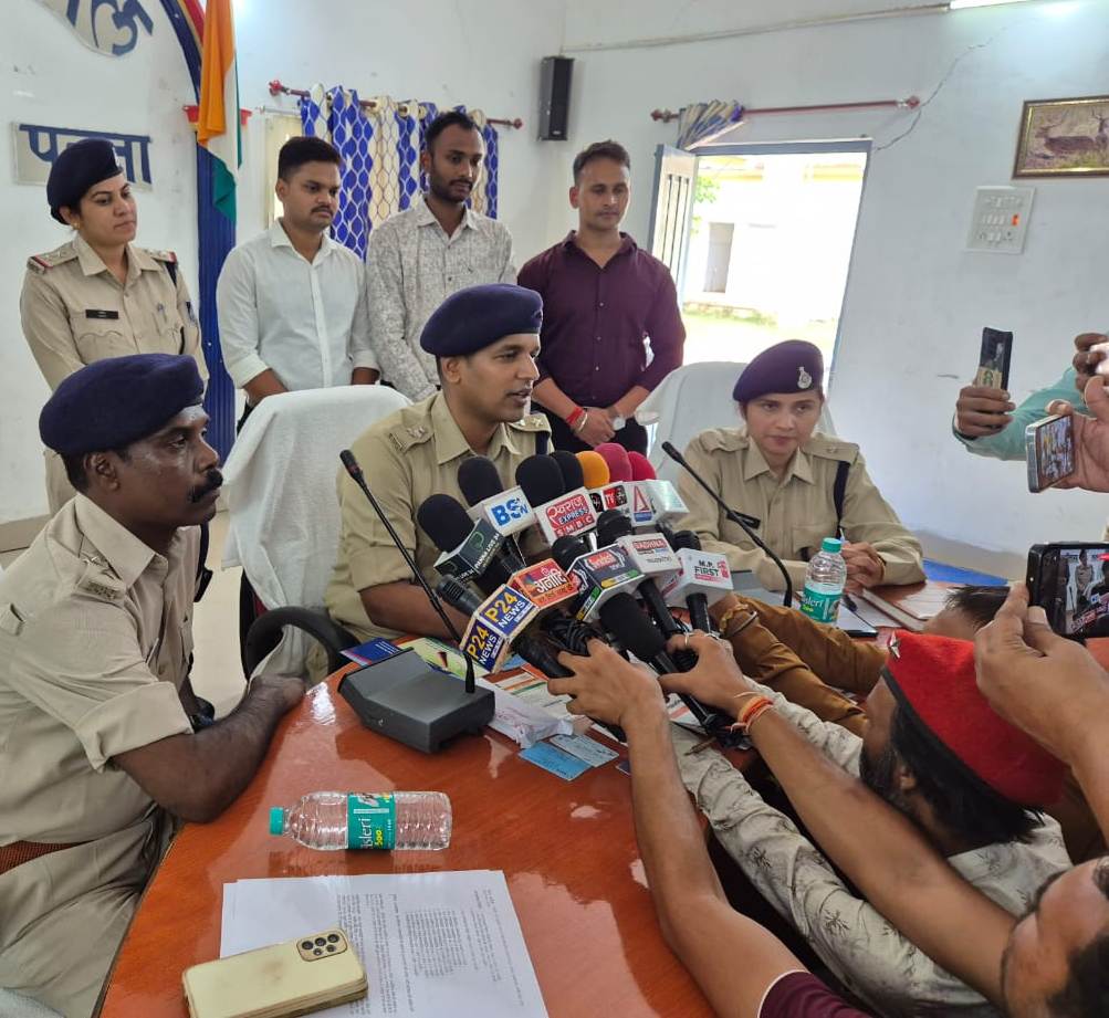 आधार कार्ड के नाम पर फ्राड करने का खुलासा आधार कार्ड के नाम पर फ्राड करने का खुलासा