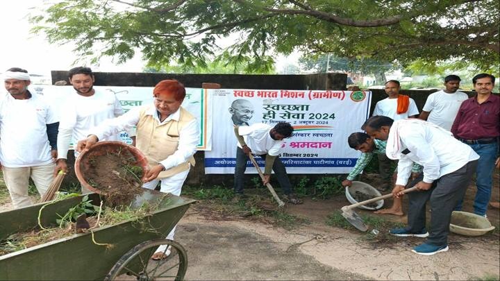 ककैटो डैम परिसर में चला स्वच्छता अभियान ककैटो डैम परिसर में चला स्वच्छता अभियान