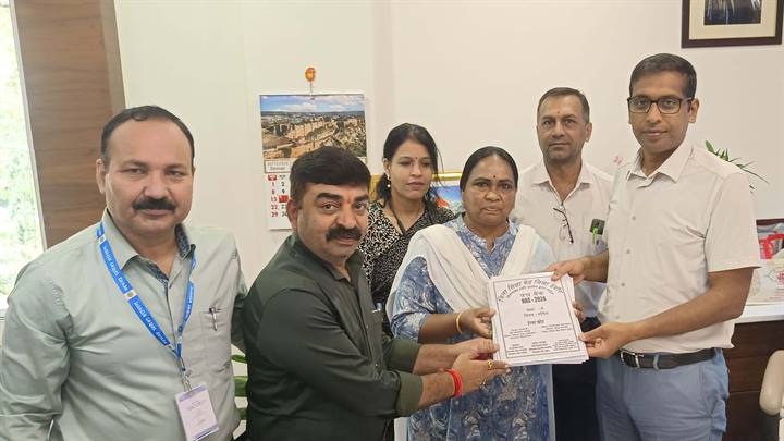 कलेक्टर ने राष्ट्रीय उपलब्धि सर्वेक्षण हेतु प्रश्न बैंक का विमोचन किया