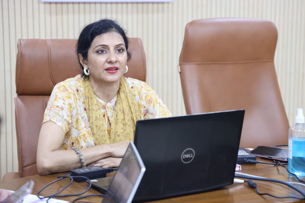 अपर निदेशक ऋतु सुहास की फोटो अपर निदेशक ऋतु सुहास की फोटो