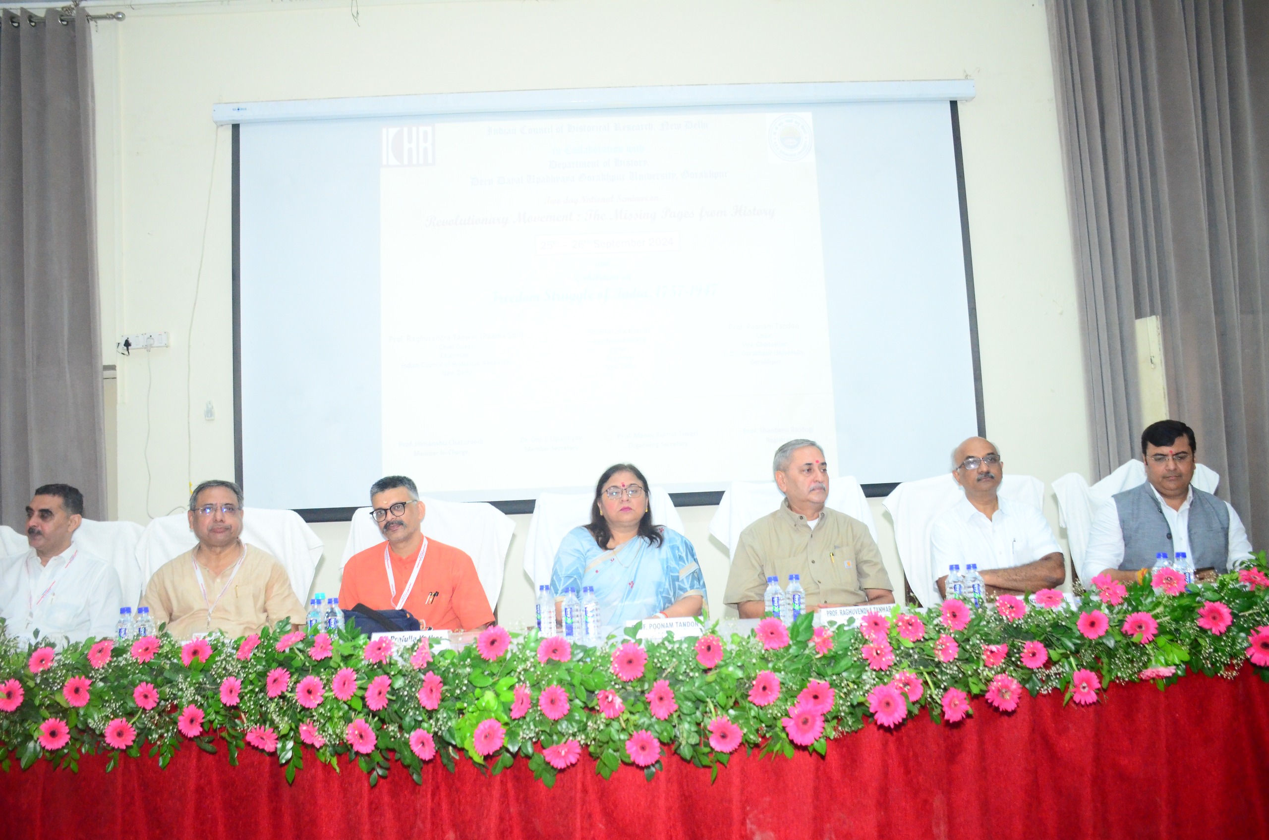 इतिहास में क्रान्तिकारियों की हो रही वापसी: पद्मश्री प्रो.रघुवेंद्र तंवर* इतिहास में क्रान्तिकारियों की हो रही वापसी: पद्मश्री प्रो.रघुवेंद्र तंवर*