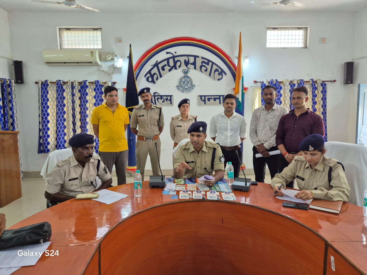 चोरी का खुलासा करते हुए एसपी पन्ना चोरी का खुलासा करते हुए एसपी पन्ना