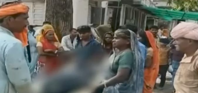 रोककर मारपीट, एक महिला की मौत चार घायल रोककर मारपीट, एक महिला की मौत चार घायल