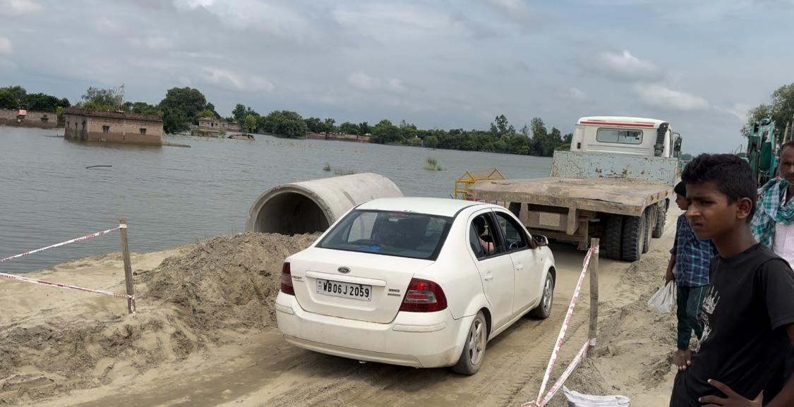 टूटे एनएच से गुजरते हलके वाहन टूटे एनएच से गुजरते हलके वाहन