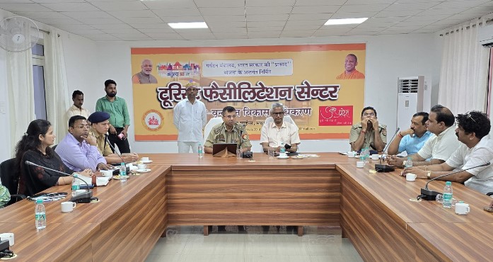सेवायताें संग बैठक करते हुए डीएम एसएसपी सेवायताें संग बैठक करते हुए डीएम एसएसपी