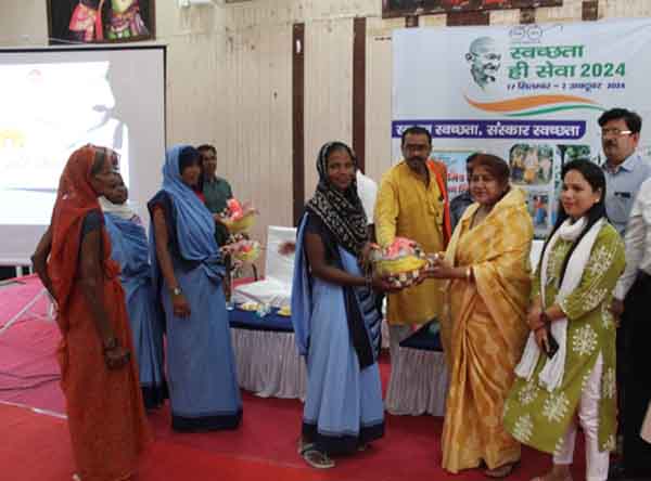 छतरपुर : सफाई मित्रों काे मिला प्रशिक्षण हुआ स्वास्थ्य परीक्षण छतरपुर : सफाई मित्रों काे मिला प्रशिक्षण हुआ स्वास्थ्य परीक्षण