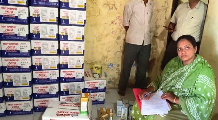 खाद्य विभाग की बड़ी कार्रवाई, पांच हजार लीटर से अधिक नकली घी जब्त खाद्य विभाग की बड़ी कार्रवाई, पांच हजार लीटर से अधिक नकली घी जब्त