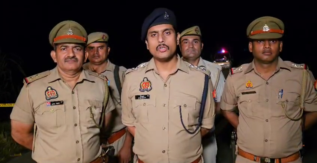 घटनाक्रम की जानकारी देते एसीपी घटनाक्रम की जानकारी देते एसीपी