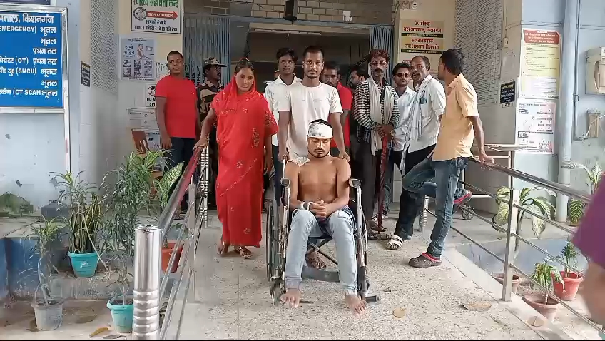दो बाइक में टक्कर, स्थिति नाजुक सदर अस्पताल में भर्ती दो बाइक में टक्कर, स्थिति नाजुक सदर अस्पताल में भर्ती