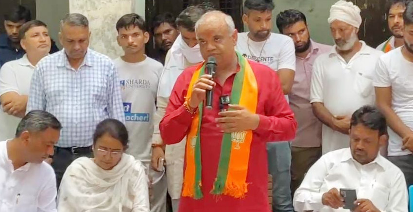 26 Snp-2 सोनीपत: भाजपा के उम्मीदवार देवेंद्र कौशिक ग्रामीणों को संबोधित करते हुए। 26 Snp-2 सोनीपत: भाजपा के उम्मीदवार देवेंद्र कौशिक ग्रामीणों को संबोधित करते हुए।