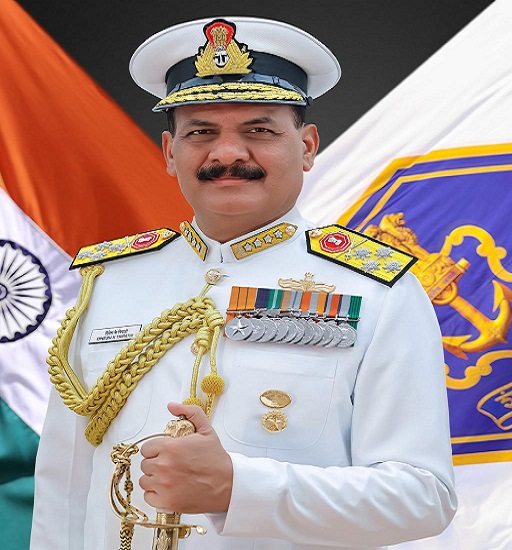नौसेना प्रमुख एडमिरल दिनेश के त्रिपाठी नौसेना प्रमुख एडमिरल दिनेश के त्रिपाठी