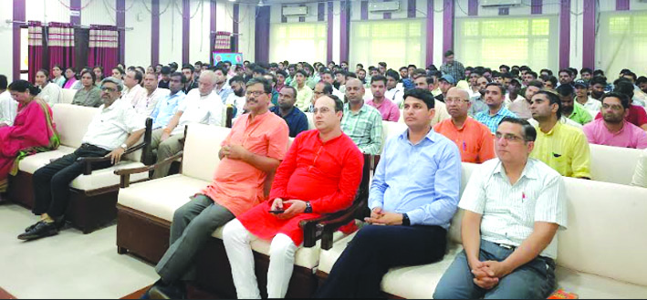 संगोष्ठी में उपस्थित अतिथि संगोष्ठी में उपस्थित अतिथि