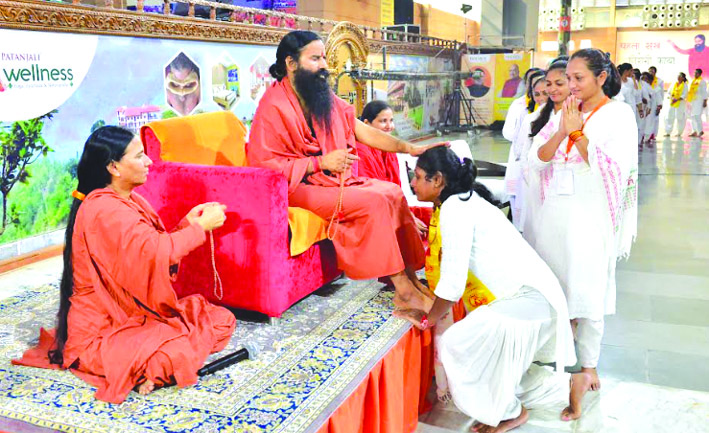 कार्यक्रम के दौरान स्वामी रामदेव कार्यक्रम के दौरान स्वामी रामदेव