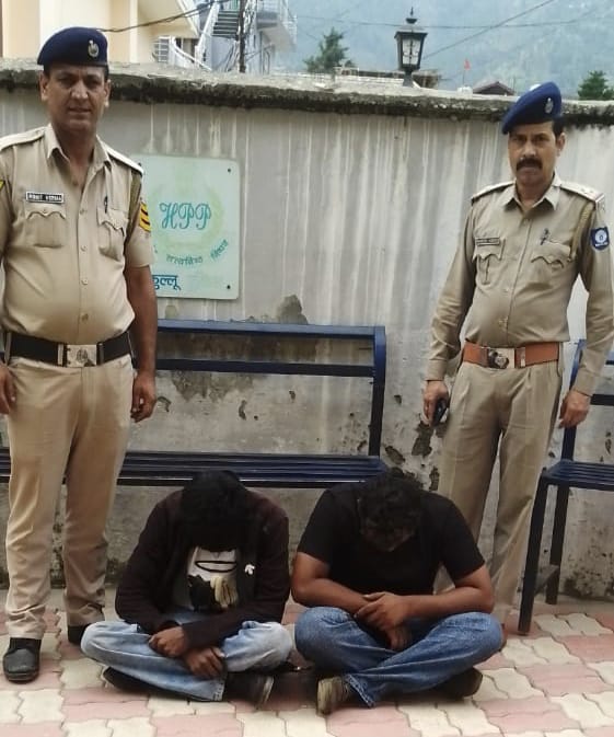 हेरोइन तस्करी के आरोप में हेरोइन तस्करी के आरोप में