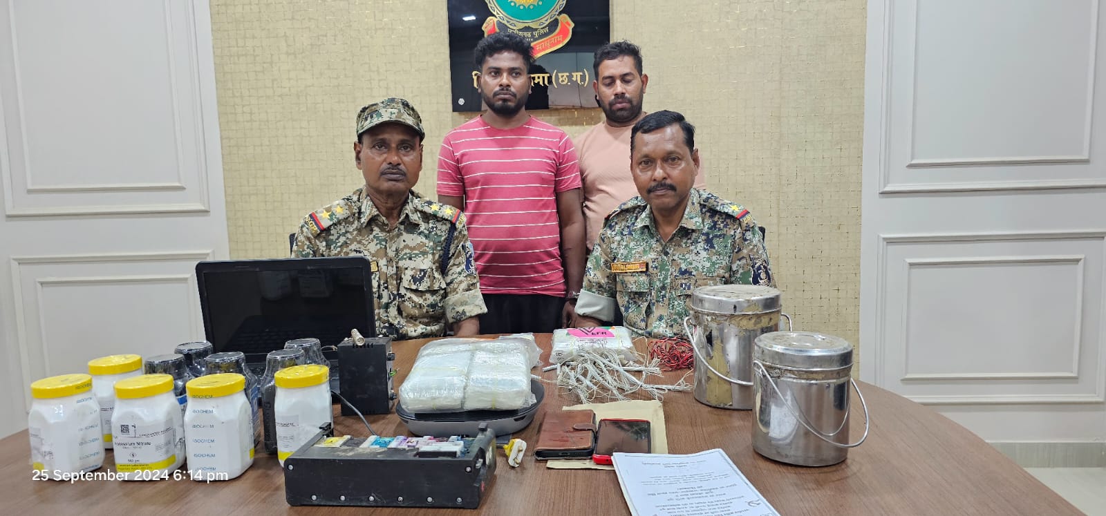 सुकमा: नक्सलियों के पीएलजीए बटालियन नंबर 01 के शहरी नेटवर्क पुलिस ने किया ध्वस्थ, सुकमा से दो सप्लायर को पुलिस ने किया गिरफ्तार सुकमा: नक्सलियों के पीएलजीए बटालियन नंबर 01 के शहरी नेटवर्क पुलिस ने किया ध्वस्थ, सुकमा से दो सप्लायर को पुलिस ने किया गिरफ्तार