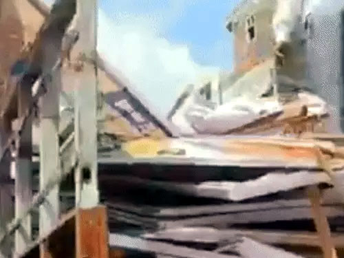 उतारे गए पोस्टर, होर्डिग उतारे गए पोस्टर, होर्डिग