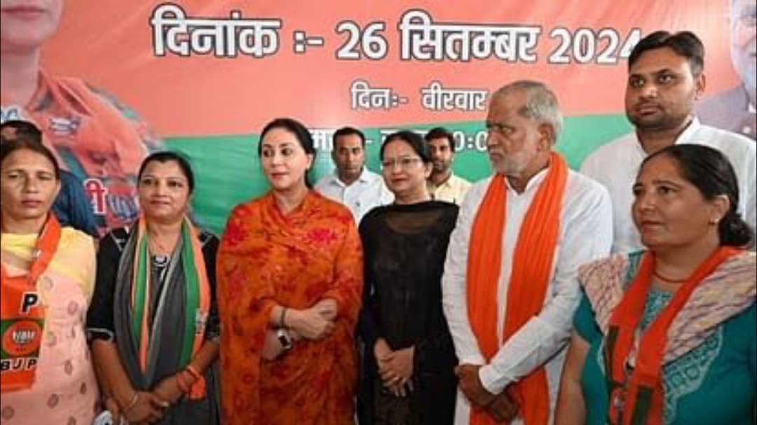 राजस्थान की उपमुख्यमंत्री दिया कुमारी कैथल में एक कार्यक्रम के दौरान लोगों से बातचीत करते हुए राजस्थान की उपमुख्यमंत्री दिया कुमारी कैथल में एक कार्यक्रम के दौरान लोगों से बातचीत करते हुए