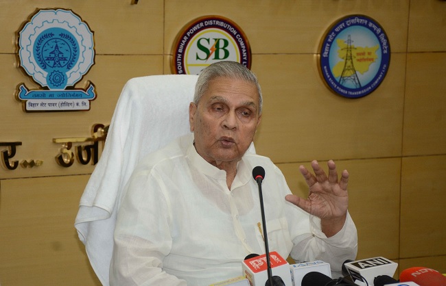 ऊर्जा मंत्री विजेंद्र यादव पत्रकार वार्ता के दौरान ऊर्जा मंत्री विजेंद्र यादव पत्रकार वार्ता के दौरान