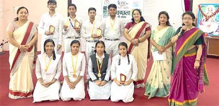 बच्चों संग चलाया स्वच्छता अभियान बच्चों संग चलाया स्वच्छता अभियान