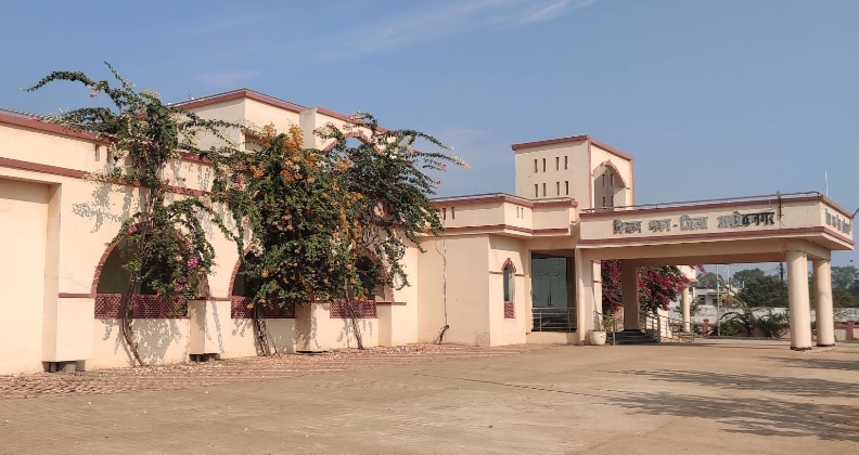 अशोकनगर: विश्राम गृह पर 75 हजार बकाया बसूलने गए, पैसा न होने से उल्टे पैर लौट अशोकनगर: विश्राम गृह पर 75 हजार बकाया बसूलने गए, पैसा न होने से उल्टे पैर लौट