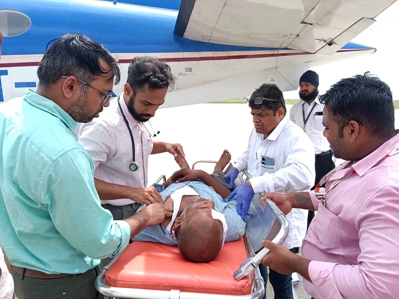 मप्रः गंभीर रूप से घायल मरीज पीएम श्री एयर एंबुलेंस से जबलपुर से पहुंचा भोपाल मप्रः गंभीर रूप से घायल मरीज पीएम श्री एयर एंबुलेंस से जबलपुर से पहुंचा भोपाल