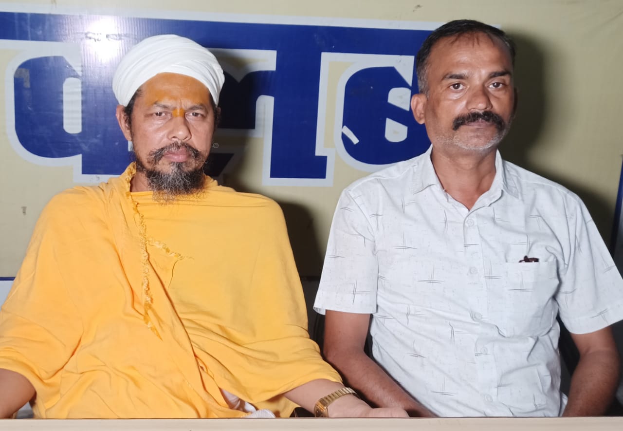 पूर्व मुख्यमंत्री अखिलेश यादव के बयान पर बोले महामंडलेश्वर* पूर्व मुख्यमंत्री अखिलेश यादव के बयान पर बोले महामंडलेश्वर*