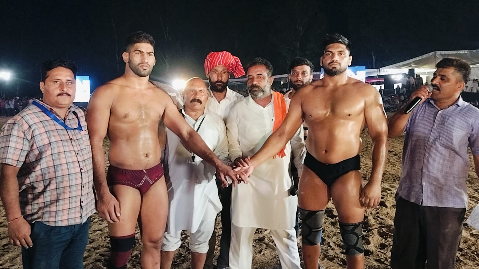 दंगल में भाग लेने वाले पहलबान दंगल में भाग लेने वाले पहलबान