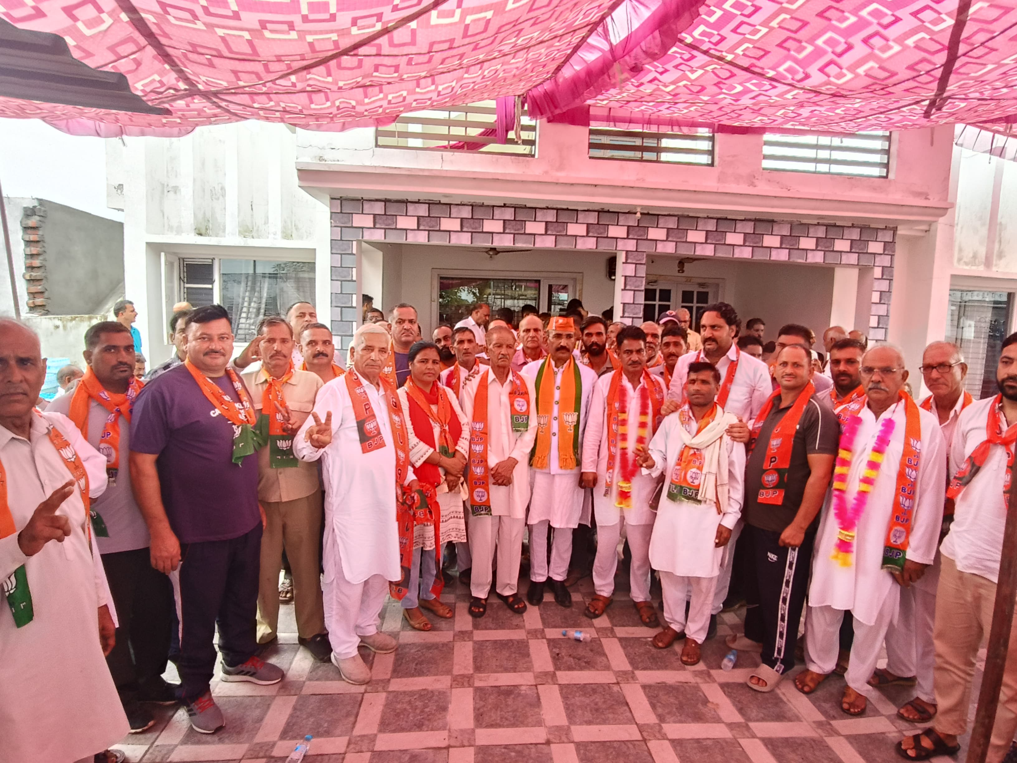 अखनूर विधानसभा का प्रगवाल मंडल हुआ कांग्रेस मुक्त: 120 कांग्रेस कार्यकर्ताओं ने थामा भाजपा का दामन अखनूर विधानसभा का प्रगवाल मंडल हुआ कांग्रेस मुक्त: 120 कांग्रेस कार्यकर्ताओं ने थामा भाजपा का दामन