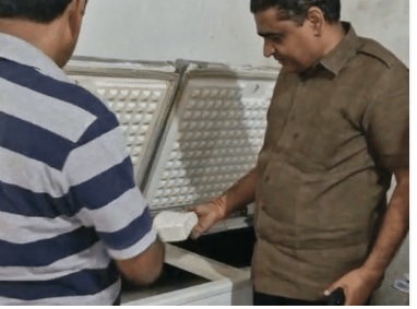 खाद्य सुरक्षा विभाग टीम ने तीन सौ किलोग्राम पनीर पकड़ा खाद्य सुरक्षा विभाग टीम ने तीन सौ किलोग्राम पनीर पकड़ा