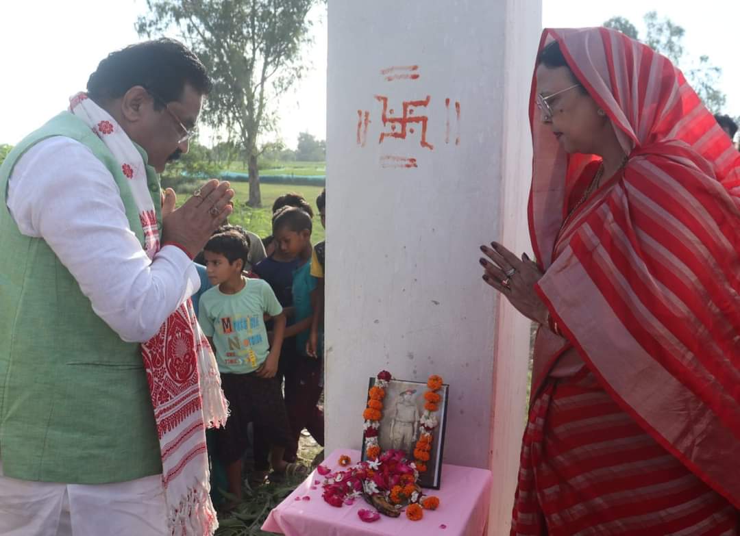 वीर सैनिक जैराम धोबी की स्मृति में निर्मित स्मृति द्वार का किया लोकार्पण वीर सैनिक जैराम धोबी की स्मृति में निर्मित स्मृति द्वार का किया लोकार्पण