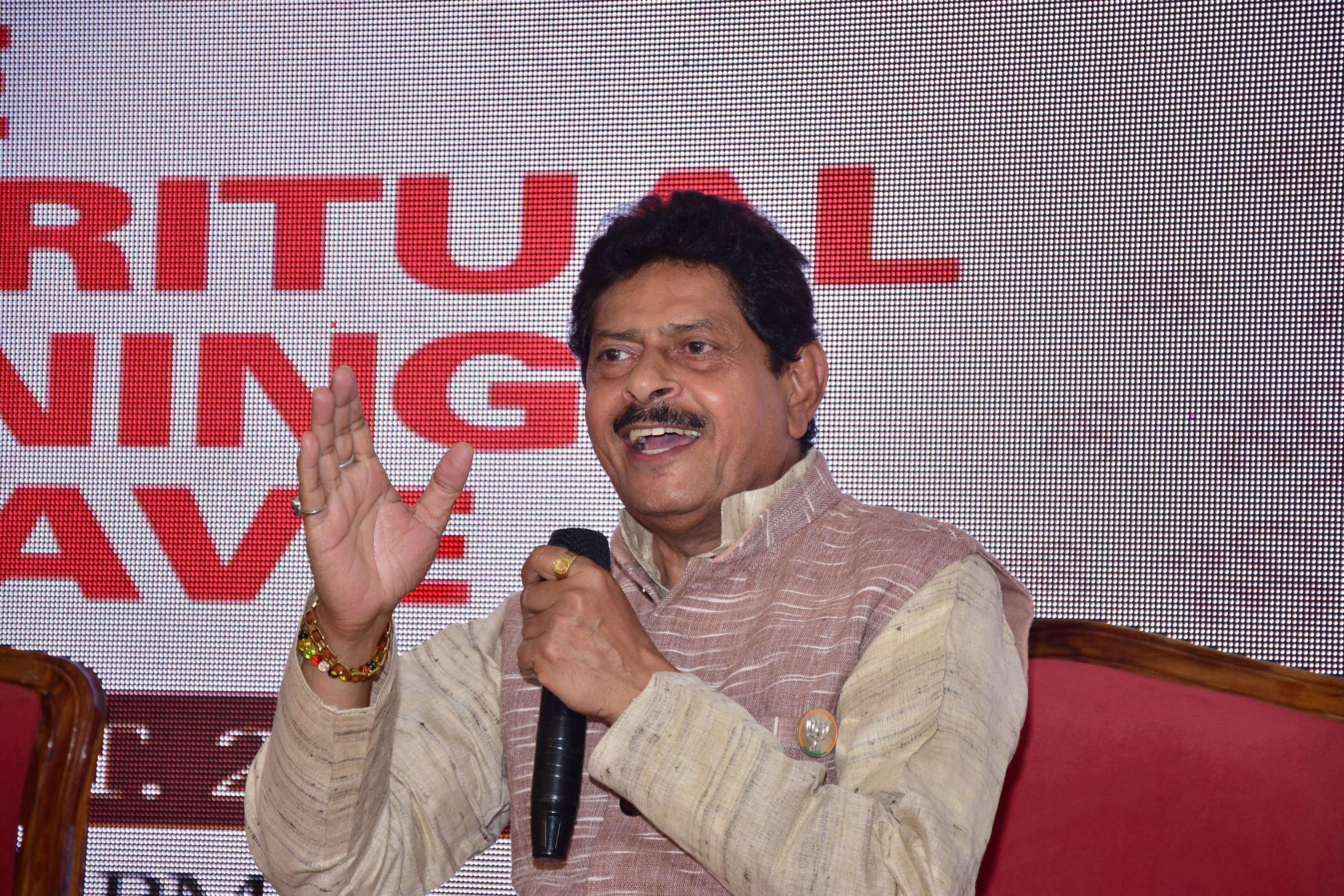 दी हिंदू स्पिरिचुअल अवेकनिंग कॉन्क्लेव काे संबाेधित करते वक्ता। दी हिंदू स्पिरिचुअल अवेकनिंग कॉन्क्लेव काे संबाेधित करते वक्ता।