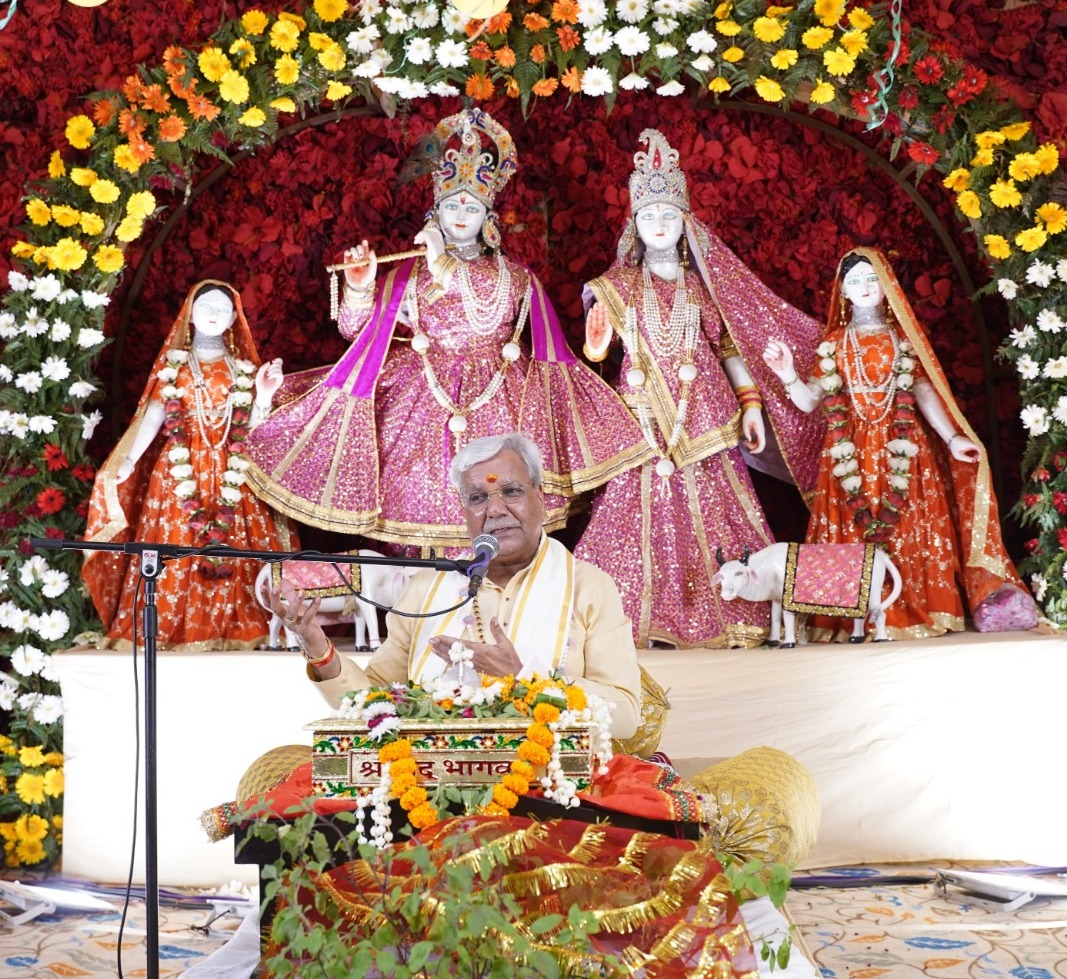 मधुरग्रीन विला रामगंगा विहार में श्रीमद्भागवत कथा श्रवण कराते डा. आचार्य जगदीश प्रसाद कोठारी। मधुरग्रीन विला रामगंगा विहार में श्रीमद्भागवत कथा श्रवण कराते डा. आचार्य जगदीश प्रसाद कोठारी।
