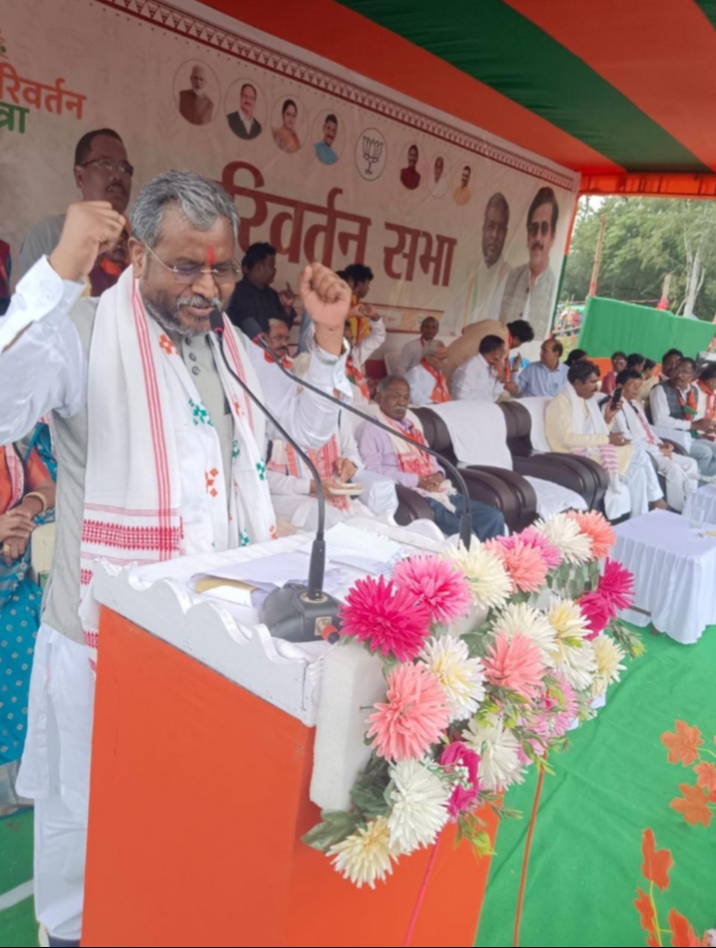 मौके पर मौजूद लोग मौके पर मौजूद लोग