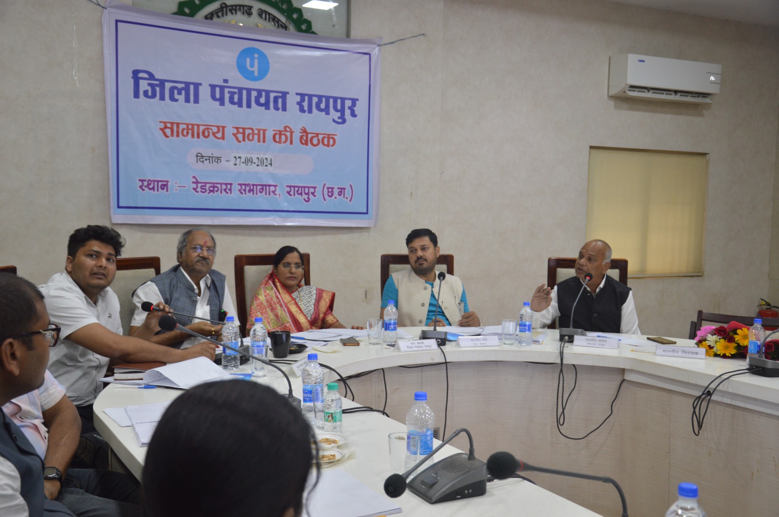 कलेक्टोरेट परिसर के रेड क्रॉस में जिला पंचायत की सामान्य सभा की बैठक आयोजित कलेक्टोरेट परिसर के रेड क्रॉस में जिला पंचायत की सामान्य सभा की बैठक आयोजित
