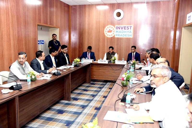 सागर में चौथे रीजनल इंडस्ट्री कॉन्क्लेव में शामिल उद्योगपतियों के साथ राउंड टेबल कांफ्रेंस सागर में चौथे रीजनल इंडस्ट्री कॉन्क्लेव में शामिल उद्योगपतियों के साथ राउंड टेबल कांफ्रेंस