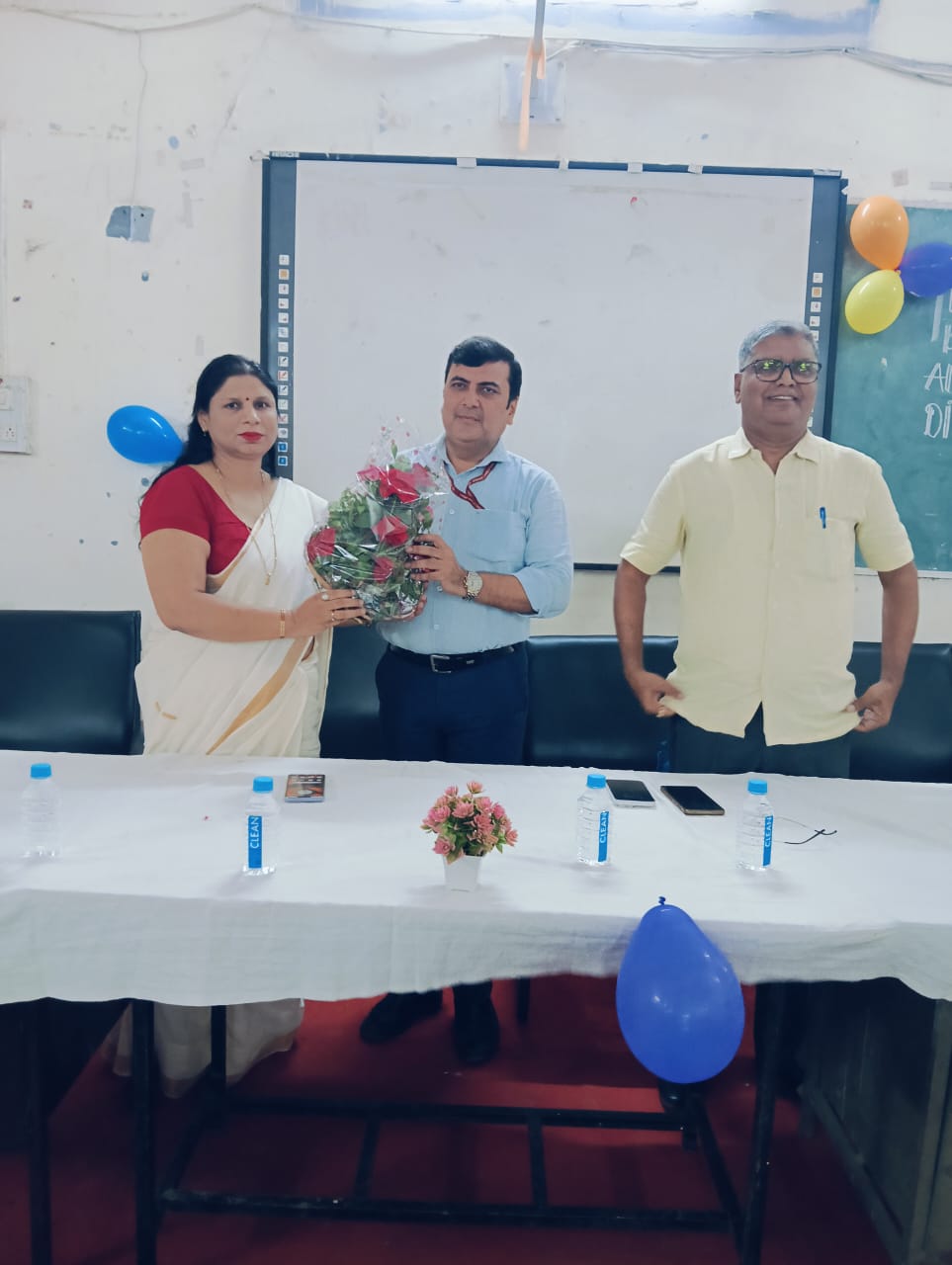 इतिहास घटनाओं नहीं, विचारों का होता है: प्रो.राजवन्त राव* इतिहास घटनाओं नहीं, विचारों का होता है: प्रो.राजवन्त राव*