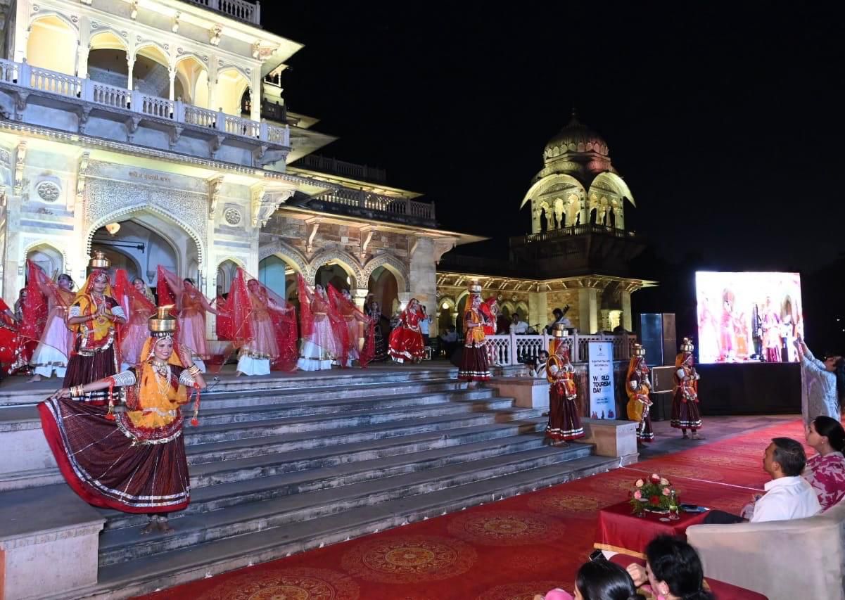 उपमुख्यमंत्री दिया कुमारी के मुख्य आतिथ्य में विश्व पर्यटन दिवस पर अल्बर्ट हॉल पर हुआ सांस्कृतिक संध्या का आयोजन उपमुख्यमंत्री दिया कुमारी के मुख्य आतिथ्य में विश्व पर्यटन दिवस पर अल्बर्ट हॉल पर हुआ सांस्कृतिक संध्या का आयोजन