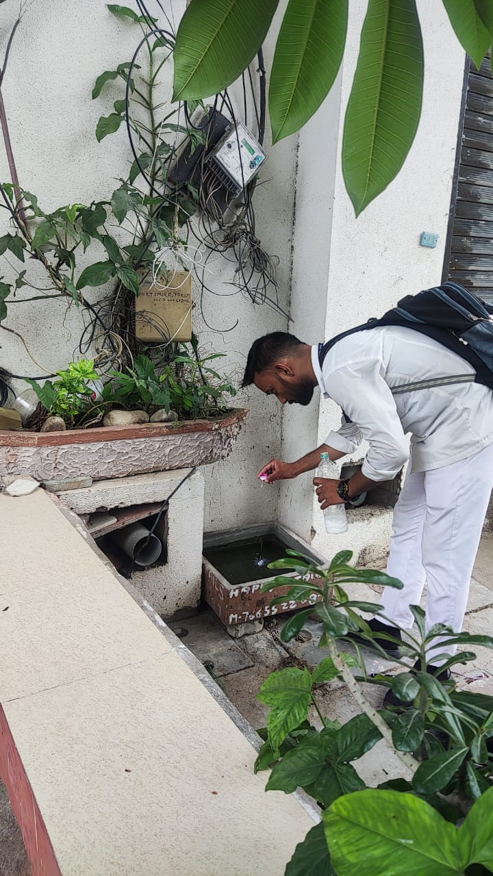 स्वास्थ्य दल आपके द्वार अभियान में स्वास्थ्य कर्मी आमजन को कर रहे जागरूक स्वास्थ्य दल आपके द्वार अभियान में स्वास्थ्य कर्मी आमजन को कर रहे जागरूक