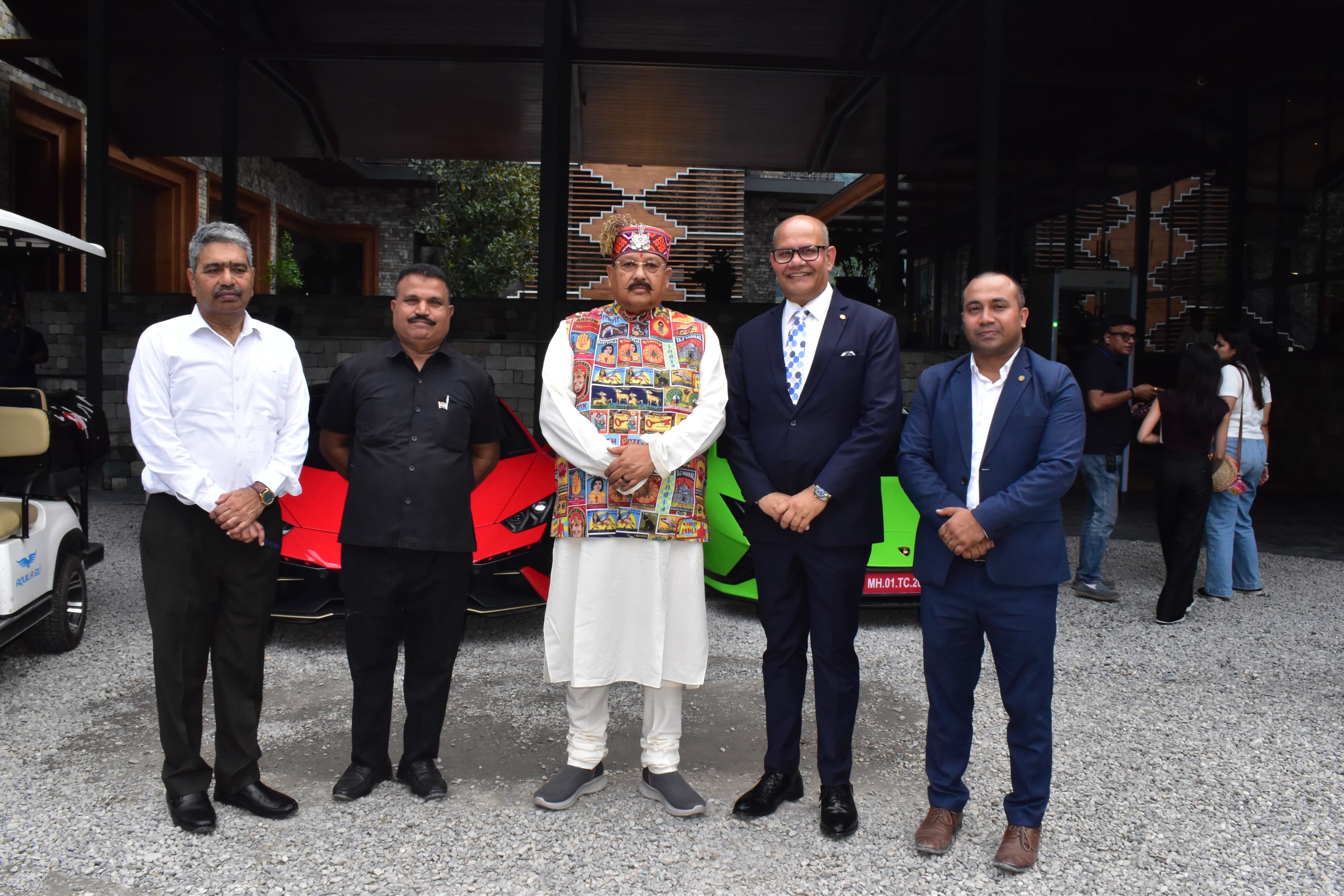 पर्यटन मंत्री सतपाल महाराज शुक्रवार को ऋषिकेश स्थित ताज होटल में विश्व पर्यटन दिवस पर लेम्बोर्गिनी कारों के डेलिगेशन का स्वागत करते हुए। पर्यटन मंत्री सतपाल महाराज शुक्रवार को ऋषिकेश स्थित ताज होटल में विश्व पर्यटन दिवस पर लेम्बोर्गिनी कारों के डेलिगेशन का स्वागत करते हुए।