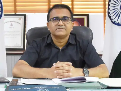 जिला निर्वाचन अधिकारी एवं उपायुक्त डा. हरीश कुमार वशिष्ठï जिला निर्वाचन अधिकारी एवं उपायुक्त डा. हरीश कुमार वशिष्ठï
