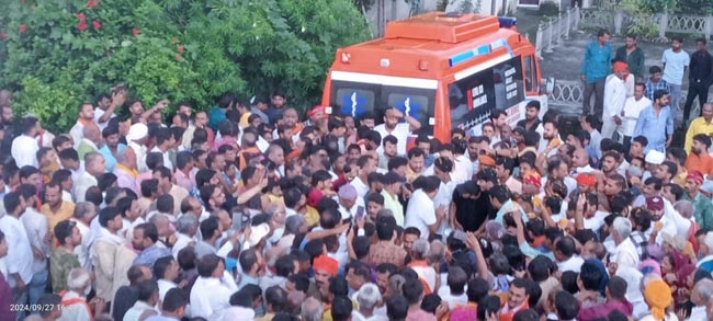 मेजा के लखनपुर पहुंचा शव मेजा के लखनपुर पहुंचा शव