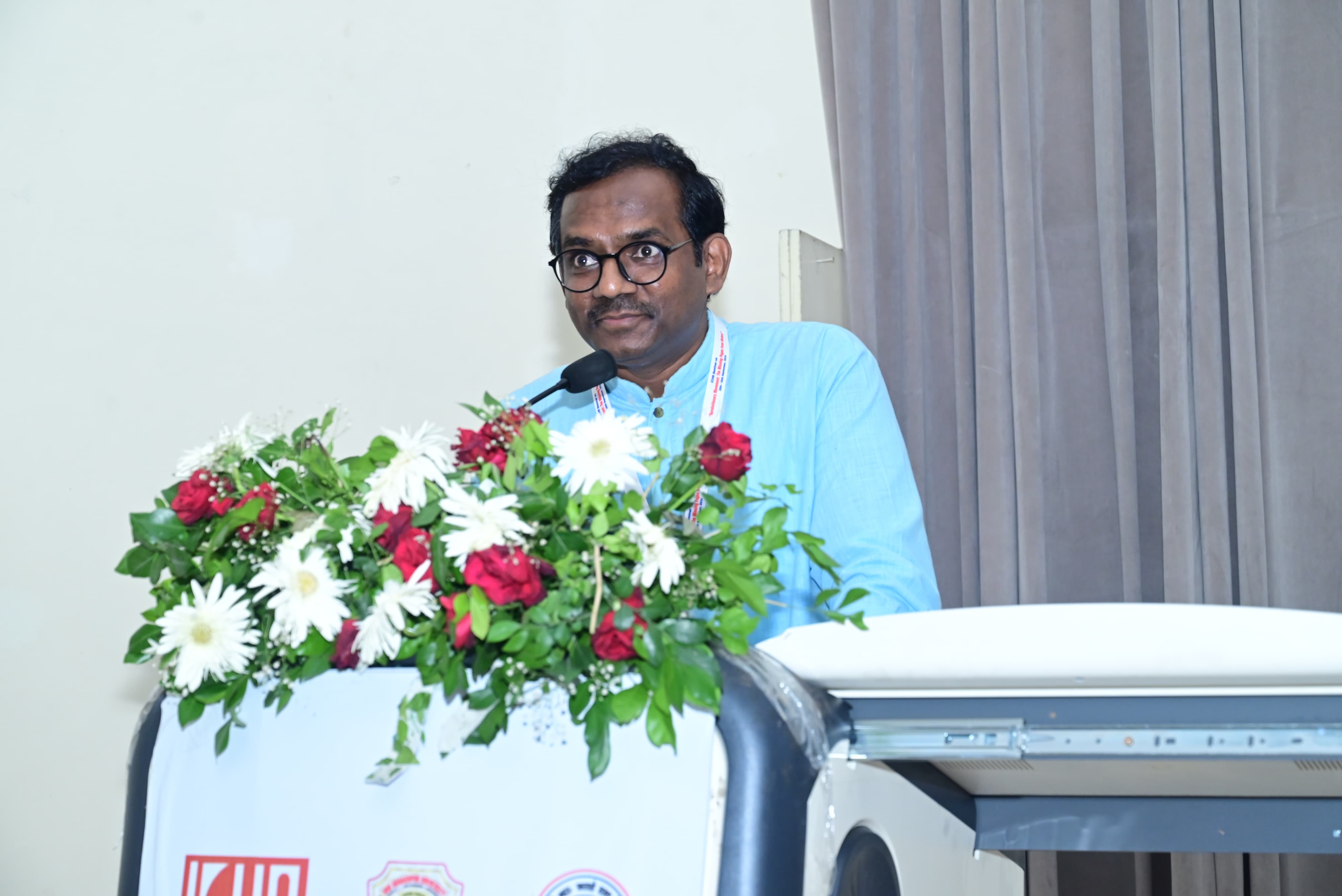 इतिहास घटनाओं नहीं, विचारों का होता है: प्रो.राजवन्त राव* इतिहास घटनाओं नहीं, विचारों का होता है: प्रो.राजवन्त राव*