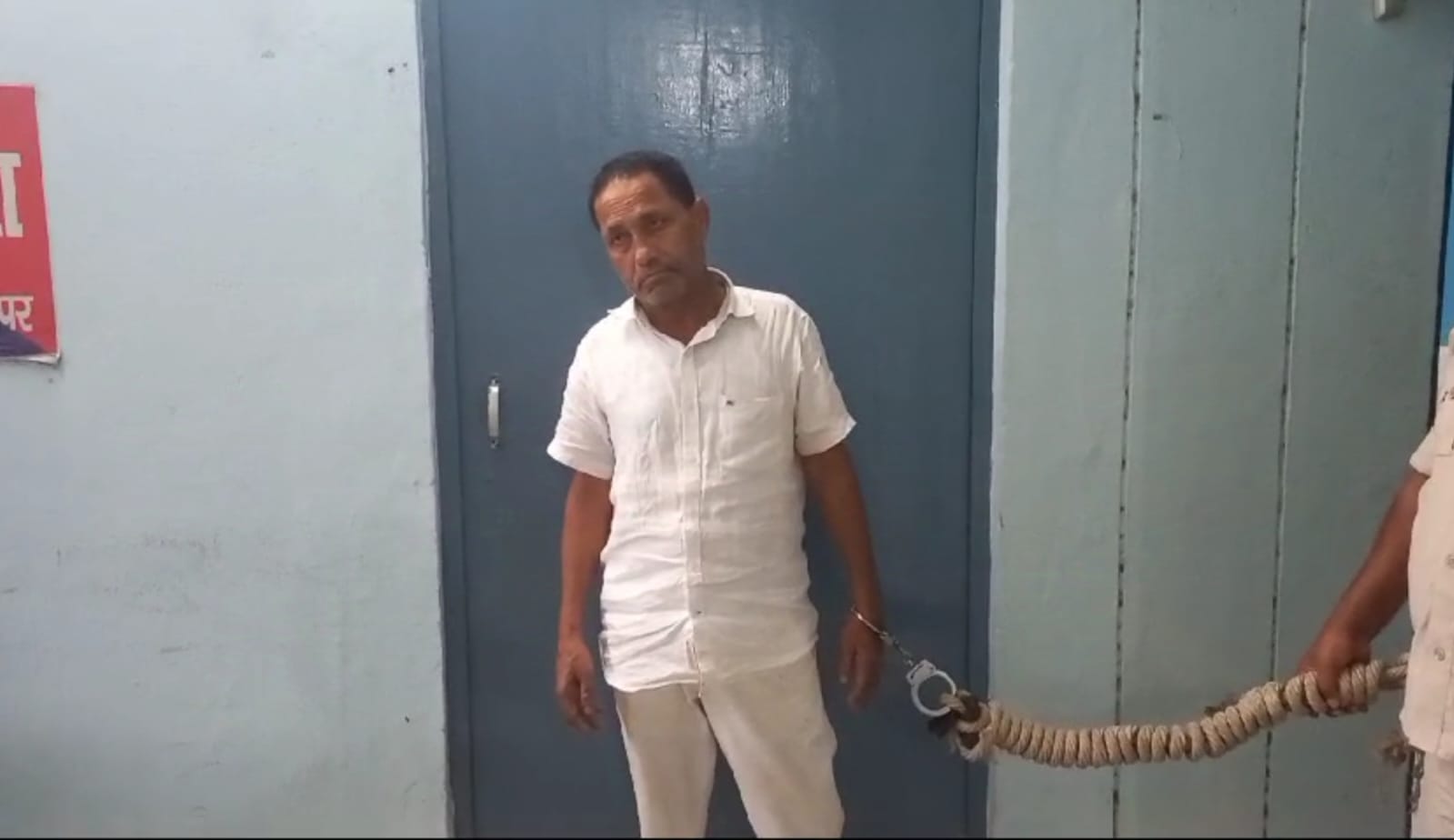 गिरफ्तार ड्र्ग्स पैडलर पूर्व प्रमुख पति असलम गिरफ्तार ड्र्ग्स पैडलर पूर्व प्रमुख पति असलम