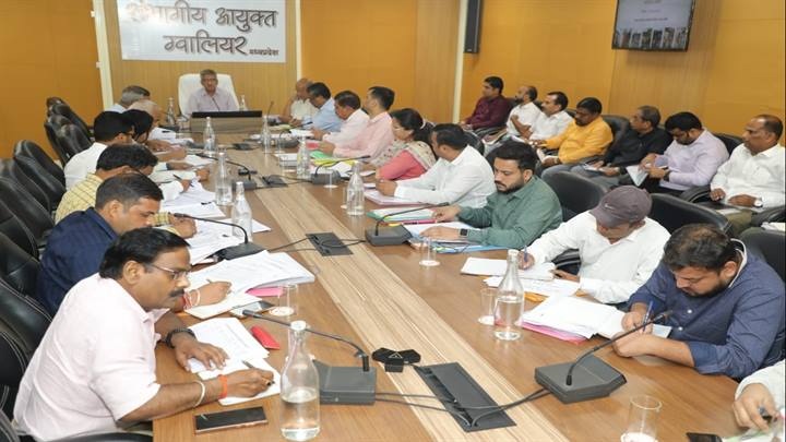 संभाग आयुक्त ने की जल जीवन मिशन के तहत निर्माणाधीन संभाग की जल प्रदाय योजनाओं की समीक्षा संभाग आयुक्त ने की जल जीवन मिशन के तहत निर्माणाधीन संभाग की जल प्रदाय योजनाओं की समीक्षा