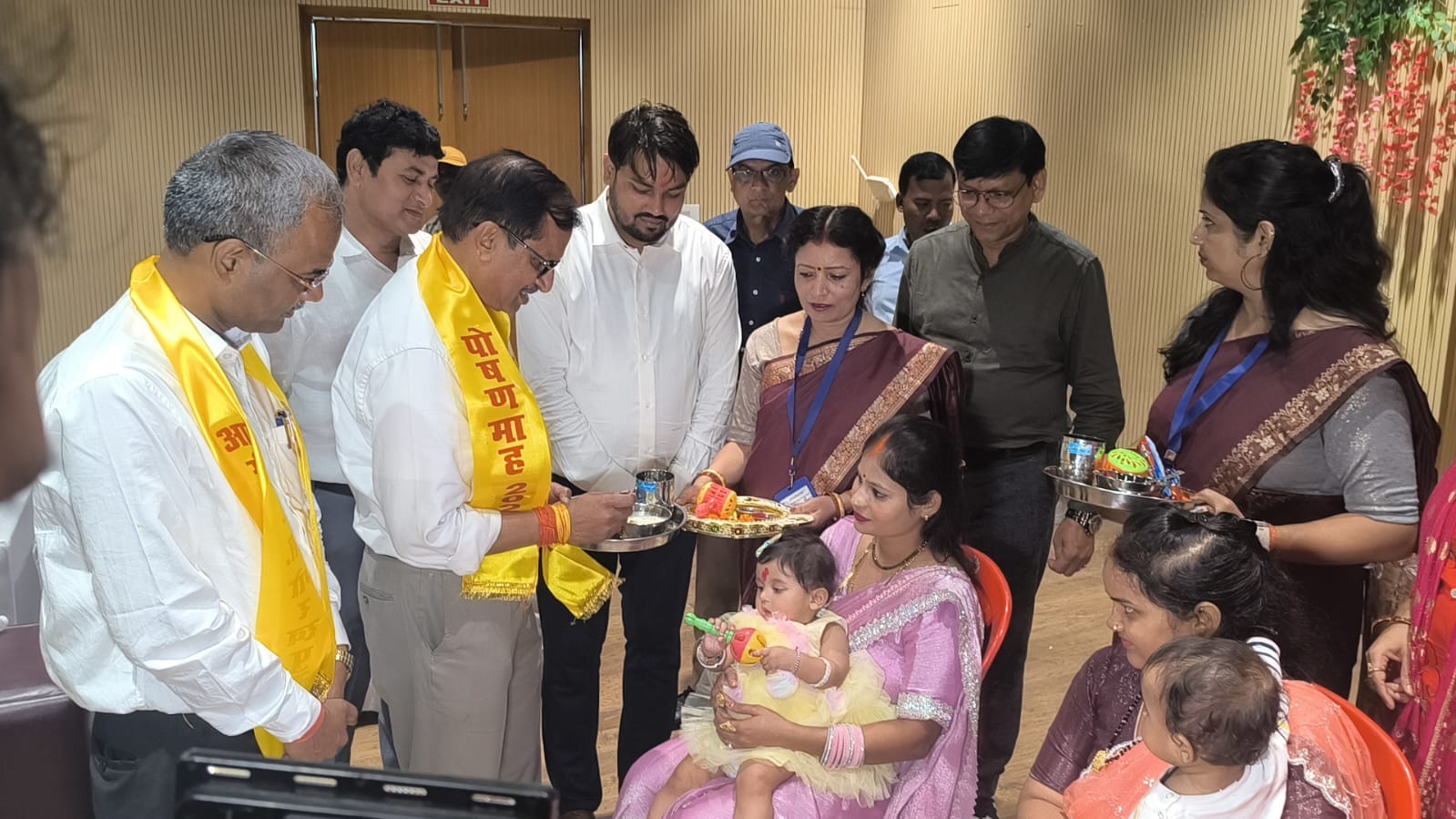 सांसद रवि किशन, विधायक प्रदीप शुक्ला, महापौर डॉ मंगलेश, अन्य जनप्रतिनिधिगण व अधिकारीगण ने भी की शिरकत* सांसद रवि किशन, विधायक प्रदीप शुक्ला, महापौर डॉ मंगलेश, अन्य जनप्रतिनिधिगण व अधिकारीगण ने भी की शिरकत*