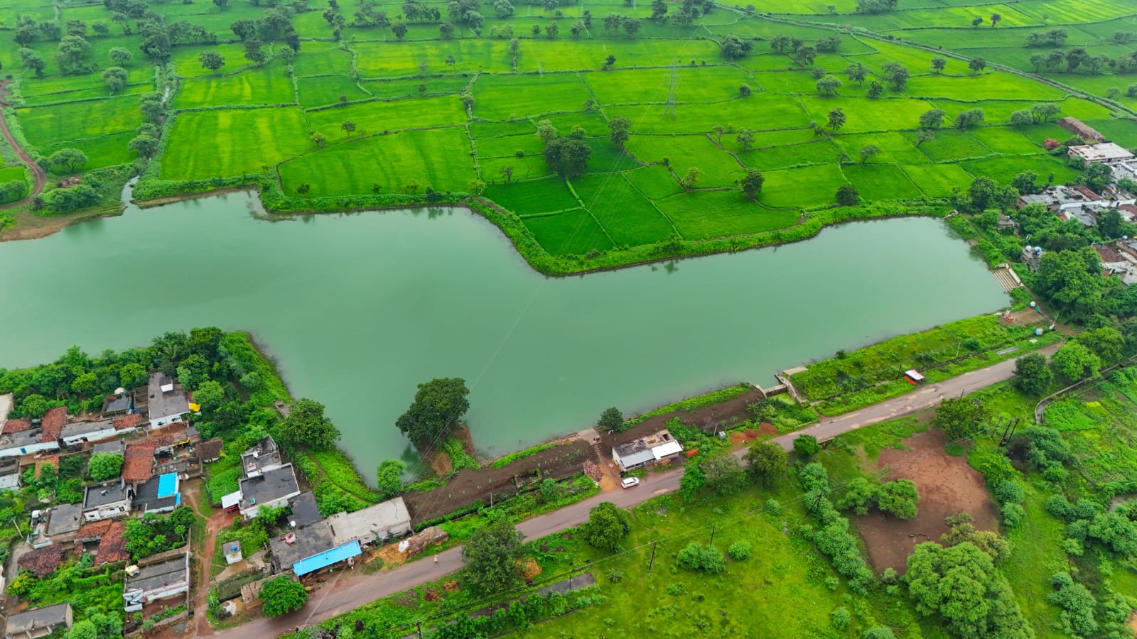 वर्षा ऋृतु में जल भरने के बाद तालाब की स्थिति। वर्षा ऋृतु में जल भरने के बाद तालाब की स्थिति।