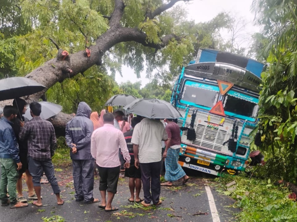 बिजली तार क्षतिग्रस्त होना