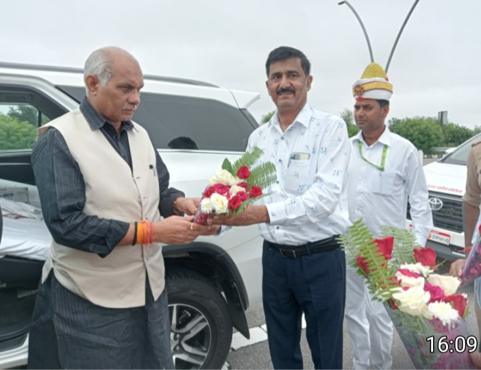 कन्नौज :- बंद पड़ा काऊ मिल्क प्लांट जल्द ही चालू होगा:-धर्मपाल सिंह कन्नौज :- बंद पड़ा काऊ मिल्क प्लांट जल्द ही चालू होगा:-धर्मपाल सिंह