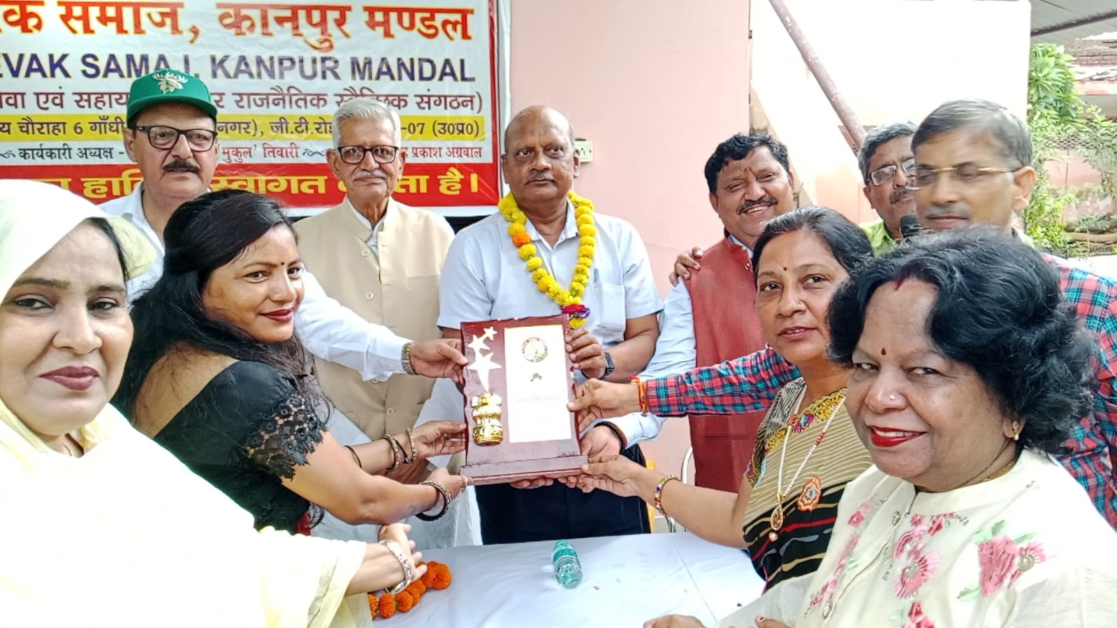 राष्ट्रधर्म को सर्वोपरि रख शहीद-ए-आजम ने काटा था दाढ़ी और बाल : एमएलसी राष्ट्रधर्म को सर्वोपरि रख शहीद-ए-आजम ने काटा था दाढ़ी और बाल : एमएलसी